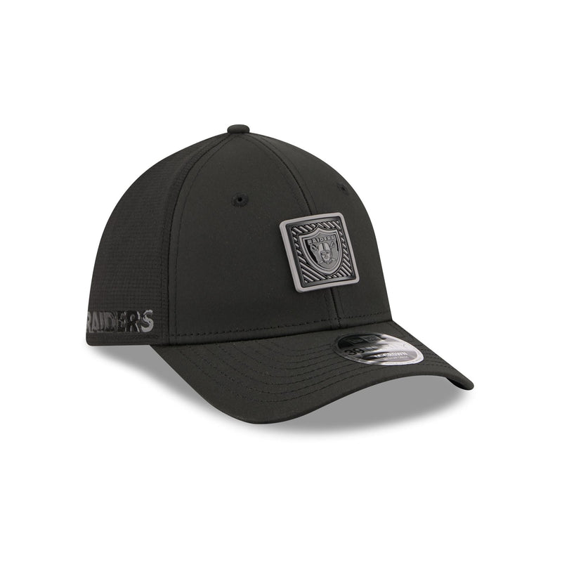 Las Vegas Raiders 2026 Training Black 39THIRTY M-Crown Stretch-Fit Hat