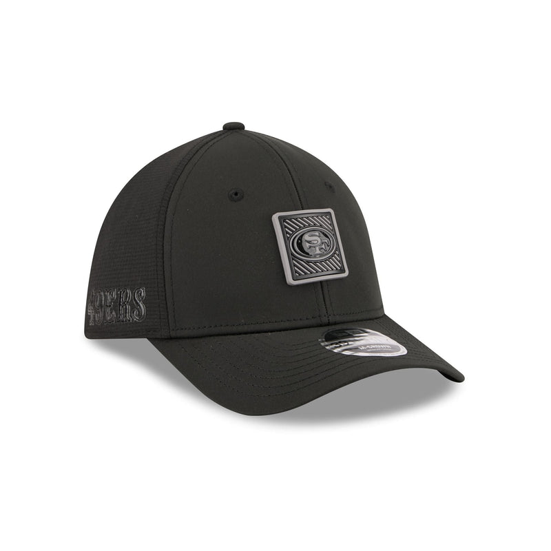 San Francisco 49ers 2026 Training Black 39THIRTY M-Crown Stretch-Fit Hat