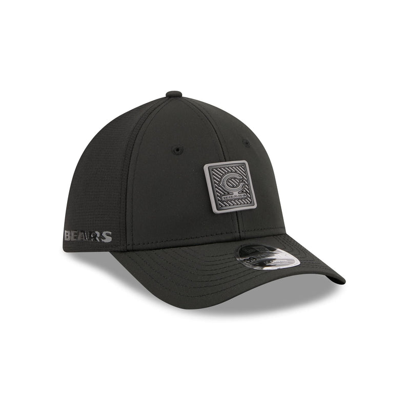 Chicago Bears 2026 Training Black 39THIRTY M-Crown Stretch-Fit Hat
